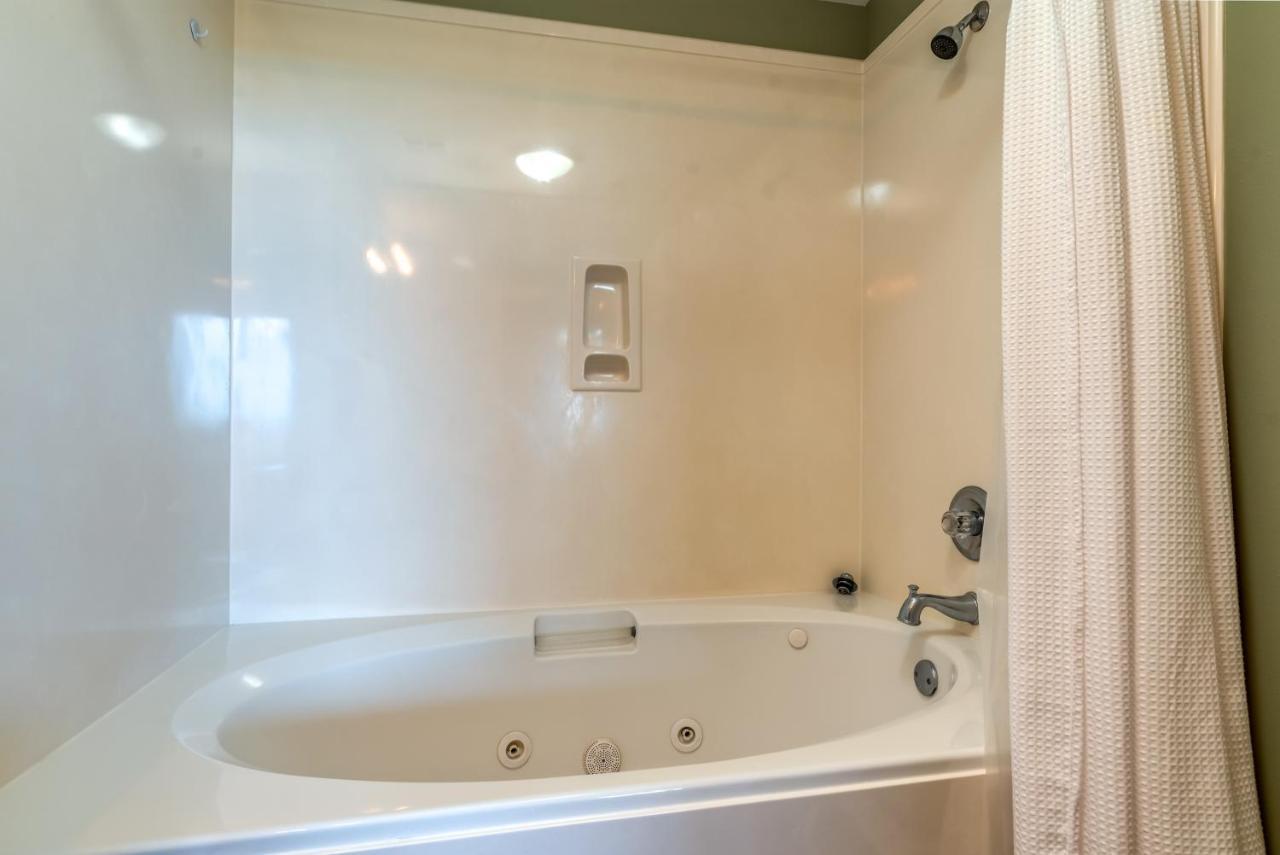 Footprints In The Sand - Beautiful First Floor Walk-Out Is Only Steps To The Pool And Beach Boardwalk! Condo Dauphin Island Eksteriør billede